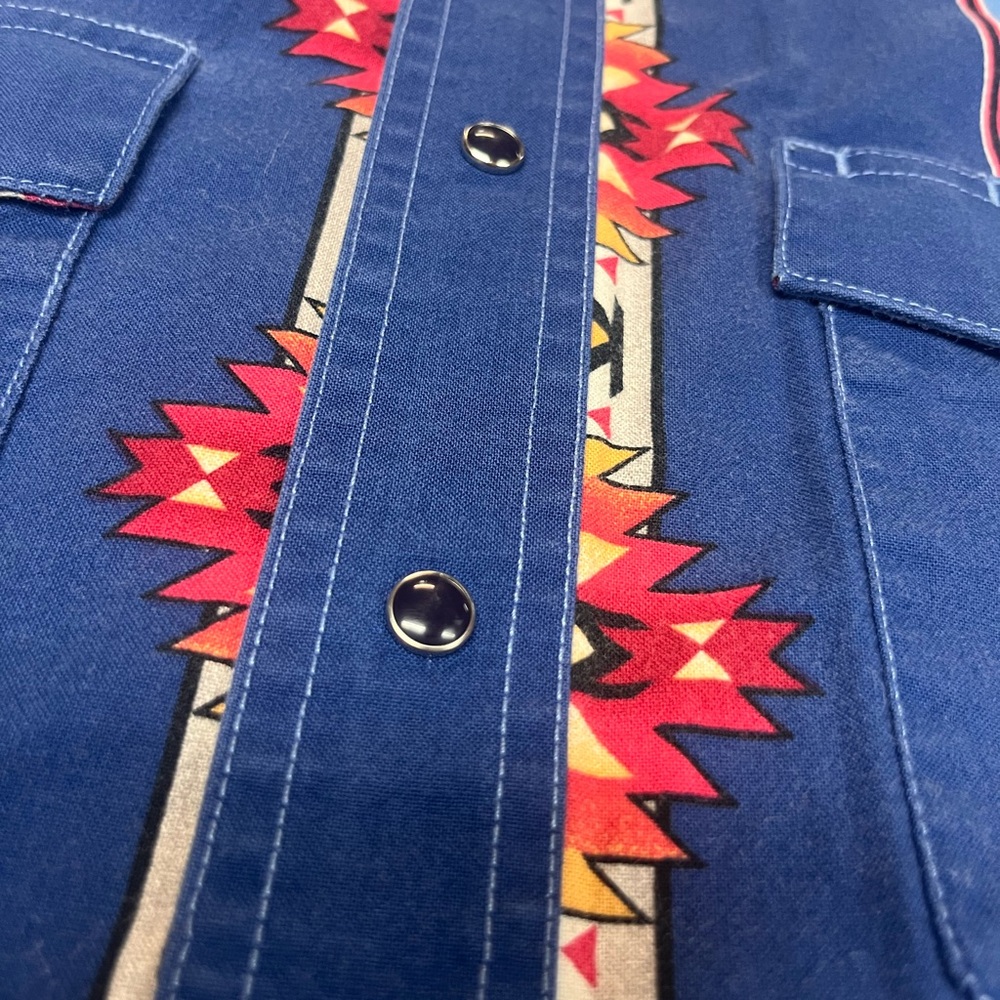 Vintage Wrangler pearl snap with black pearls Blue with Red and Yellow Pattern